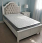 Cama Capitoné Plaza y Media Tapizada Estilo Clásico - Miniatura 3