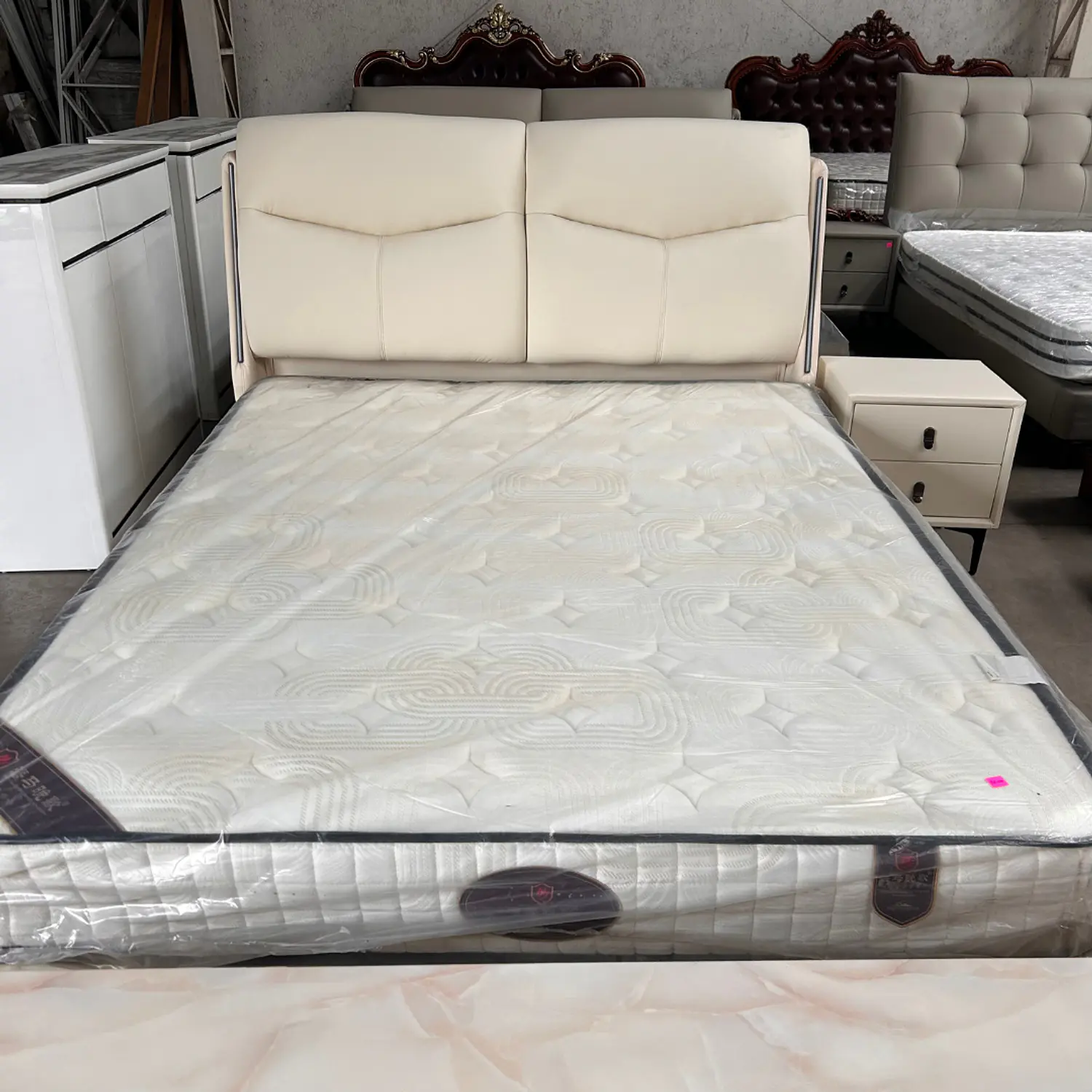 Cama Beige 2 Plazas Tapizada con Luces LED  4
