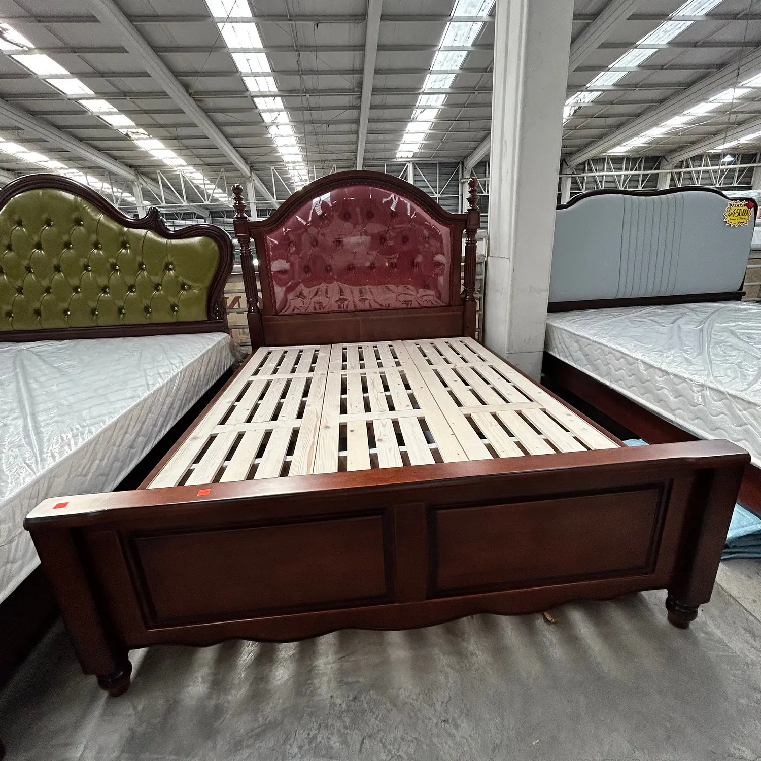 Cama de Madera Capitoné Caoba Dos Plazas y King  4