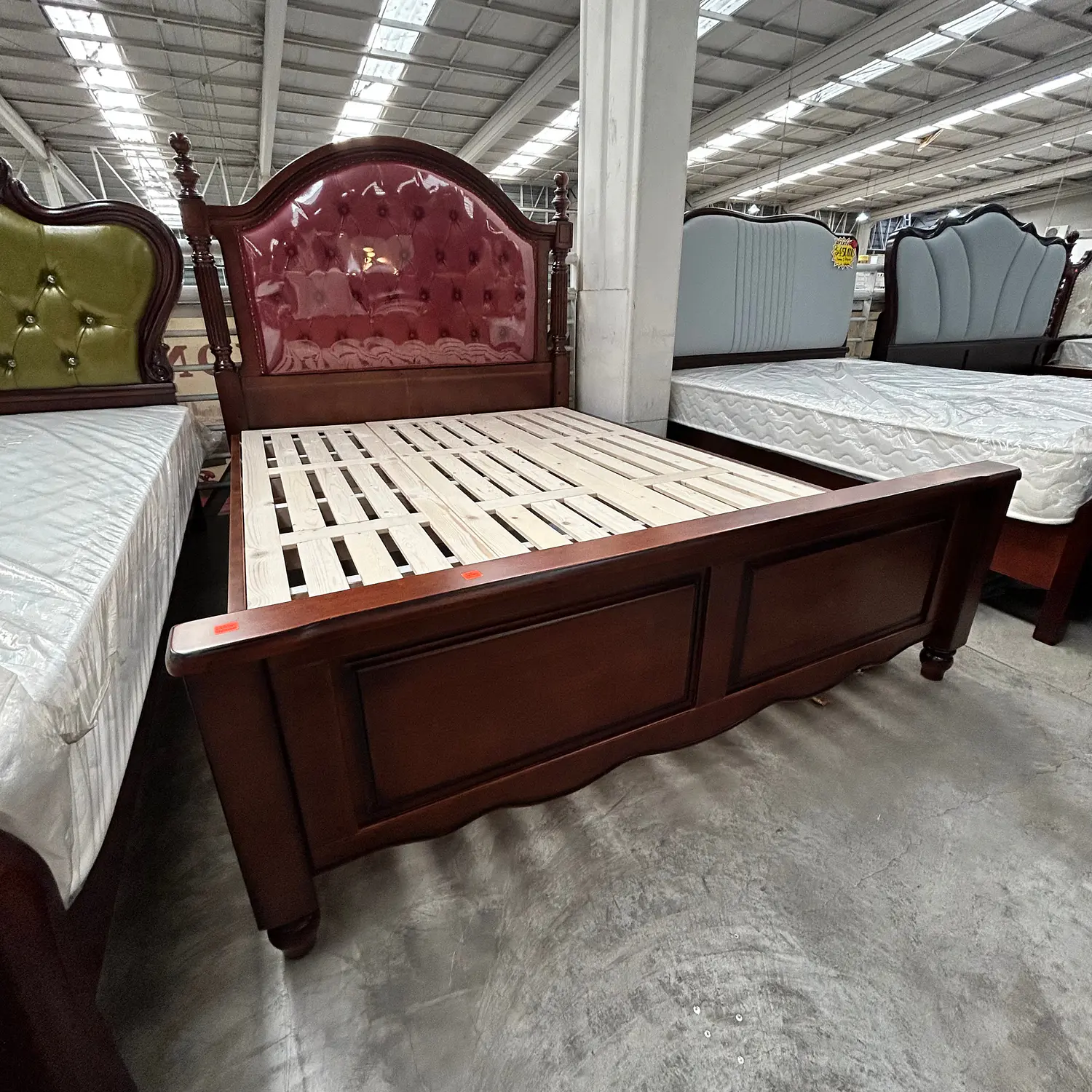 Cama de Madera Capitoné Caoba Dos Plazas y King  5