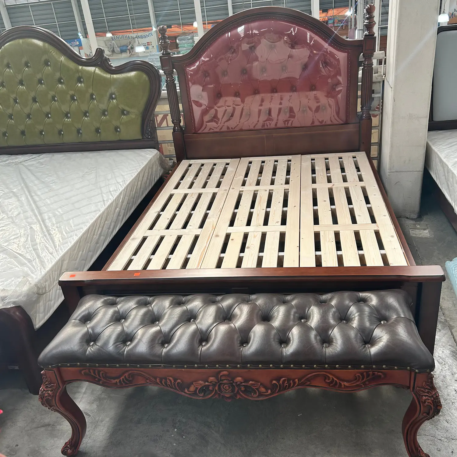 Cama de Madera Capitoné Caoba Dos Plazas y King  6