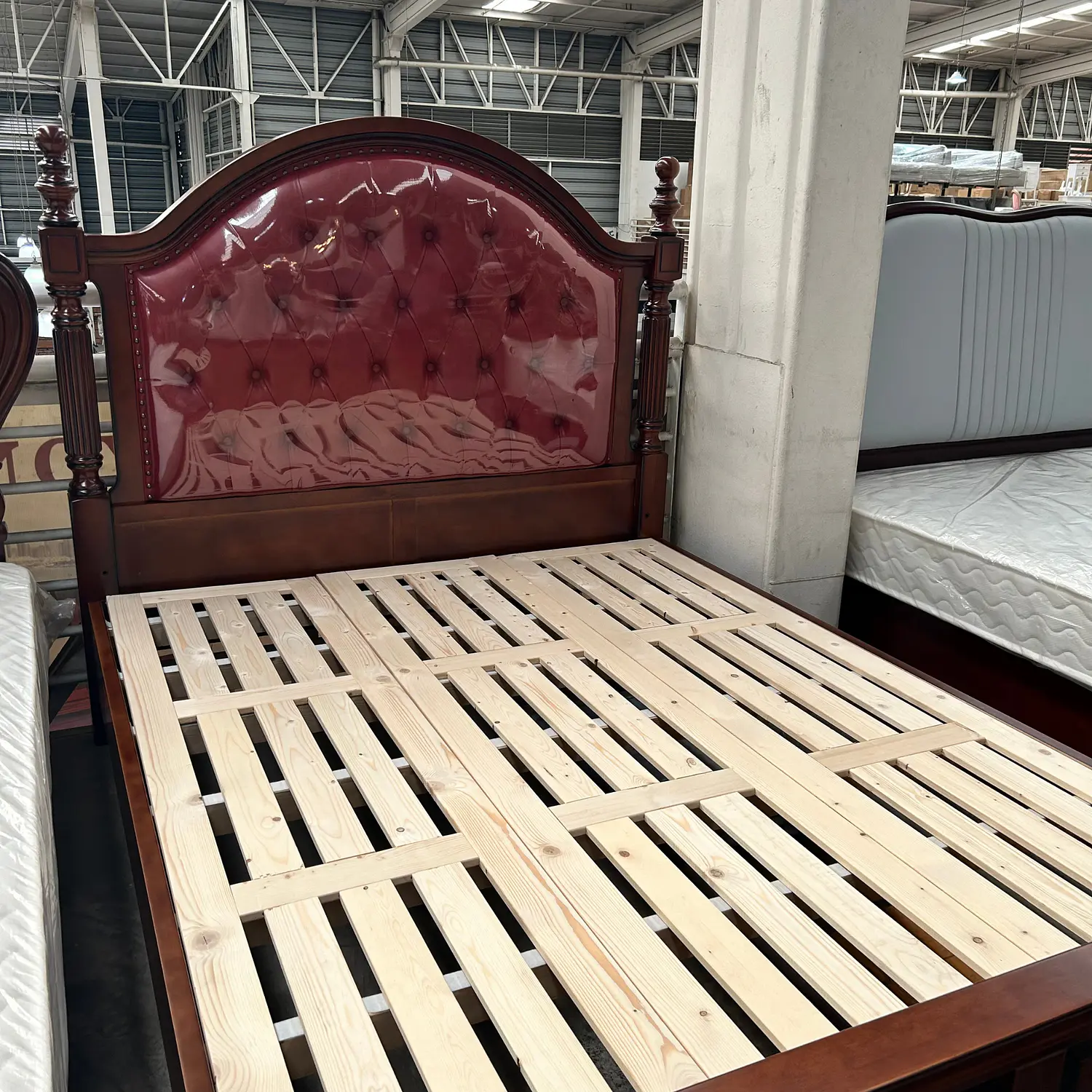 Cama de Madera Capitoné Caoba Dos Plazas y King  7