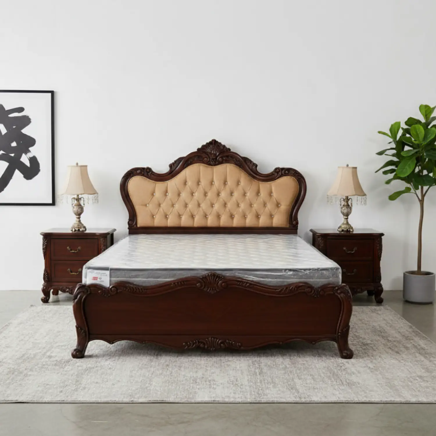 Cama King de Madera Beige Capitoné Estilo Clásico 4