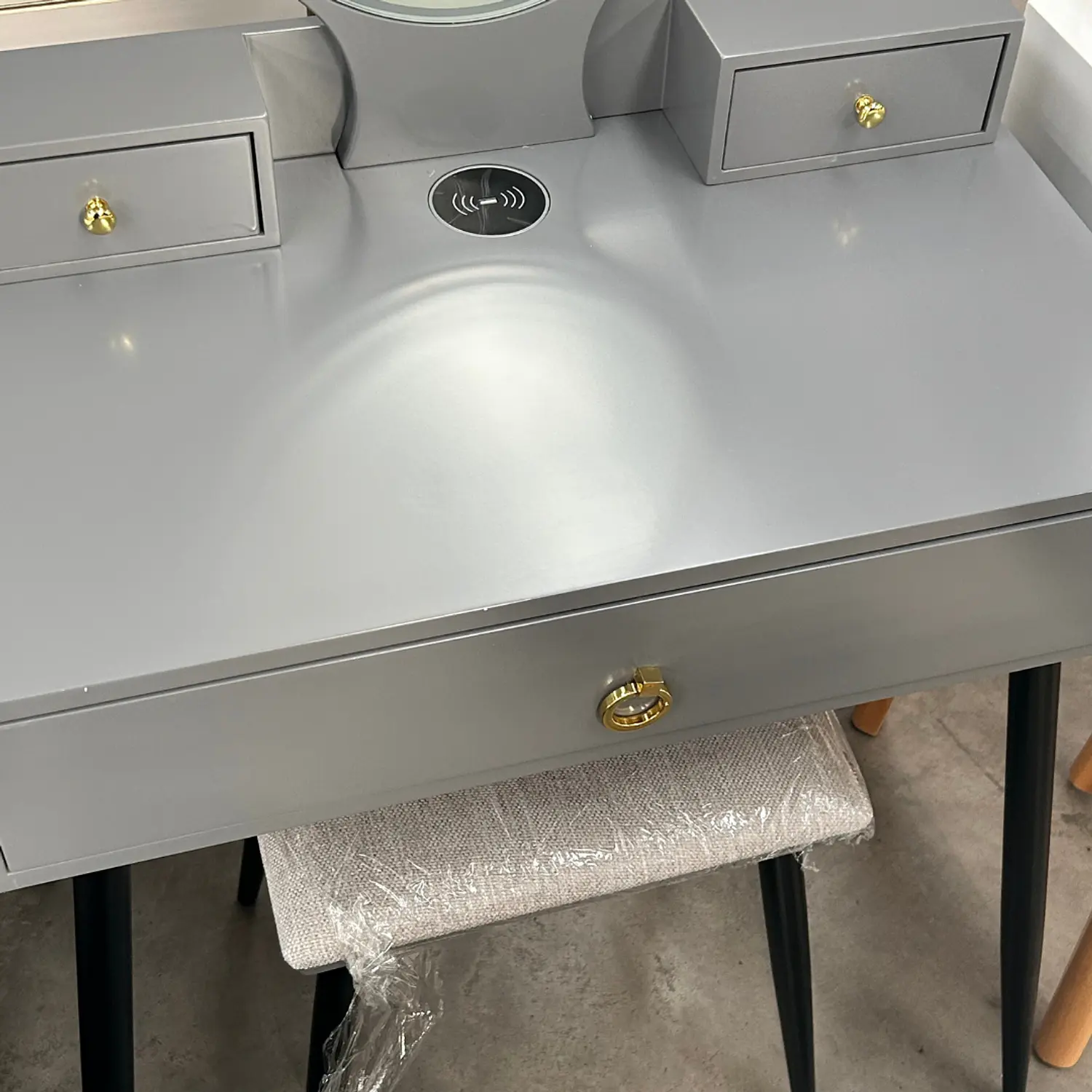 Tocador Gris con Espejo LED Ovalado con Base Metálica y Asiento  7