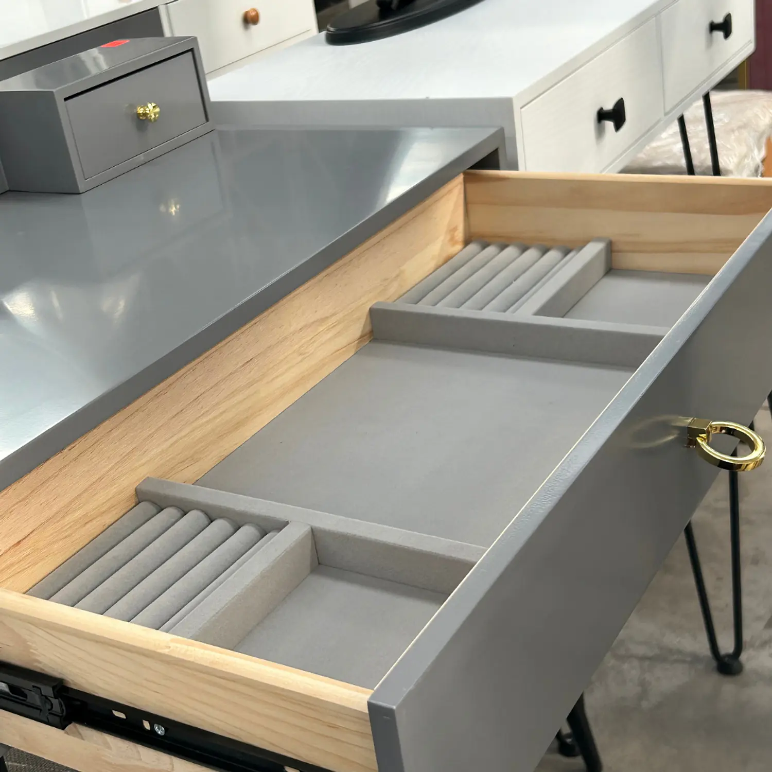 Tocador Gris con Espejo LED Ovalado con Base Metálica y Asiento  9