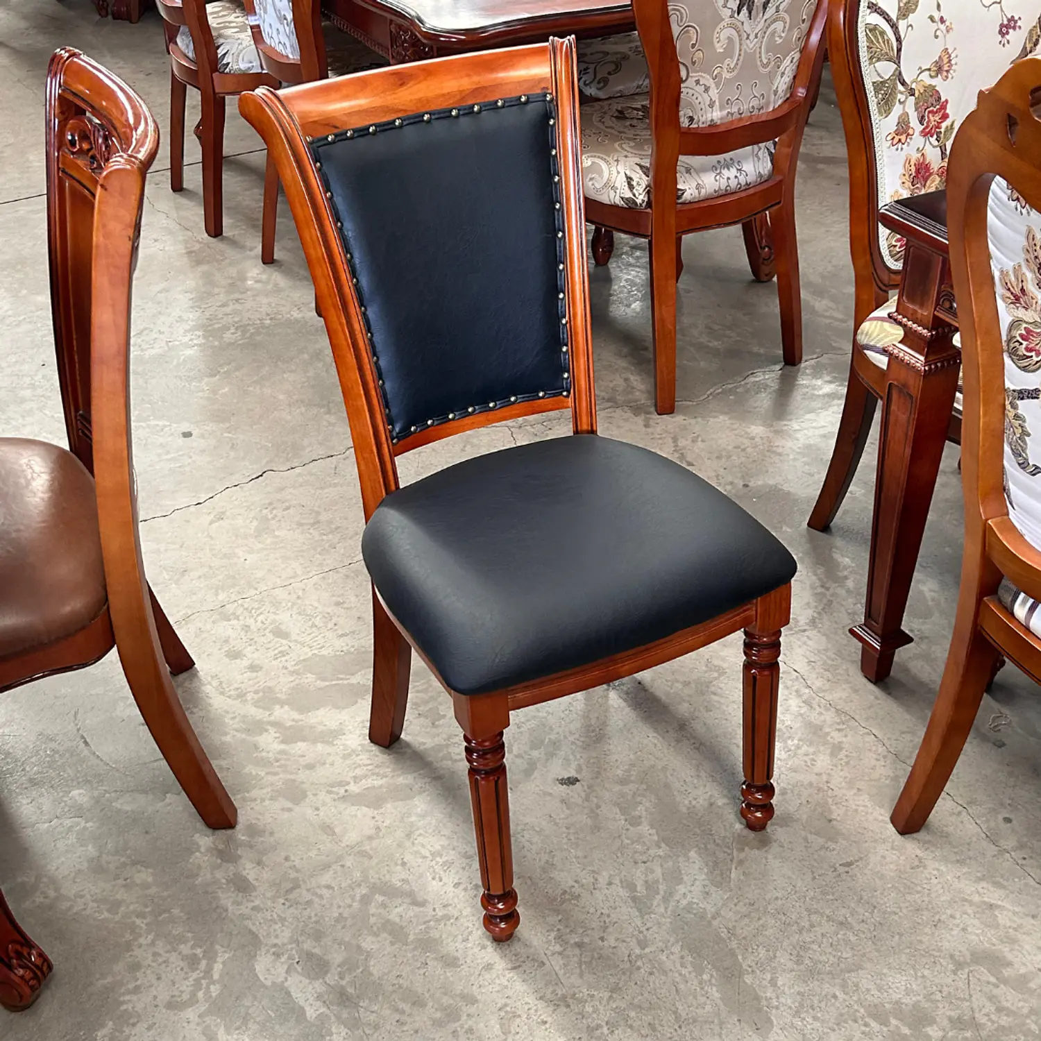 Silla de Comedor Lisboa de Madera Americana con Ecocuero 5