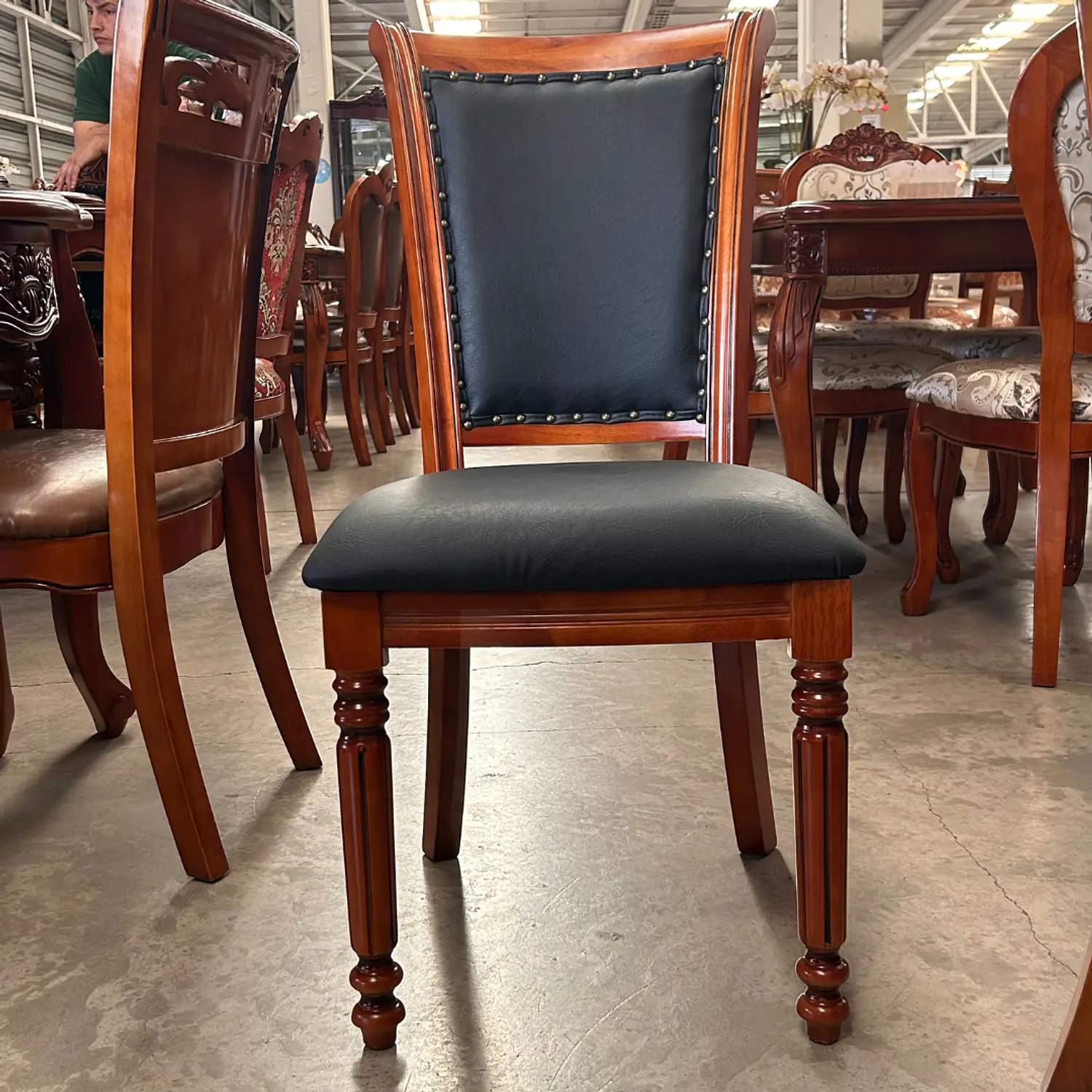 Silla de Comedor Lisboa de Madera Americana con Ecocuero 6