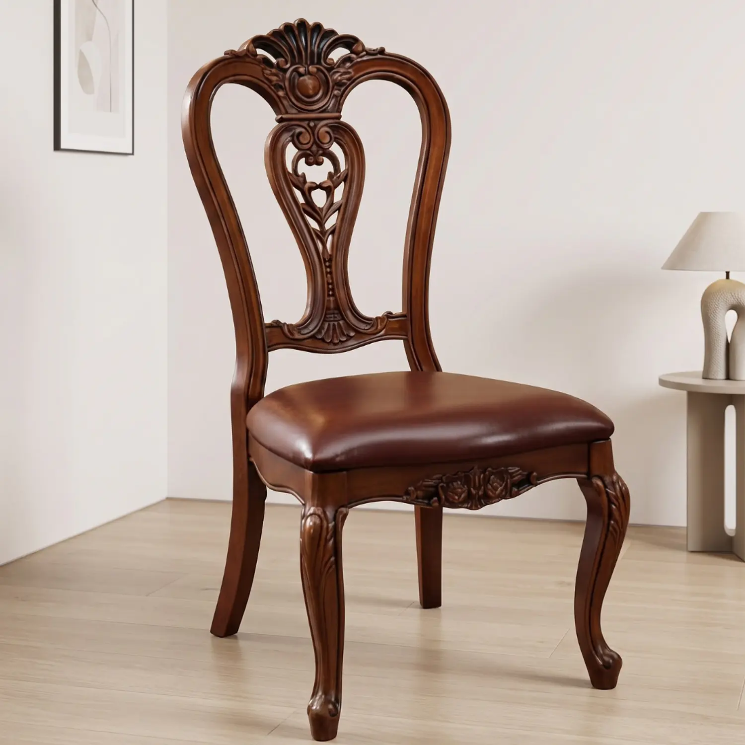 Silla de Comedor Versalles en Madera Caoba con Asiento de Cuero Acolchado 1
