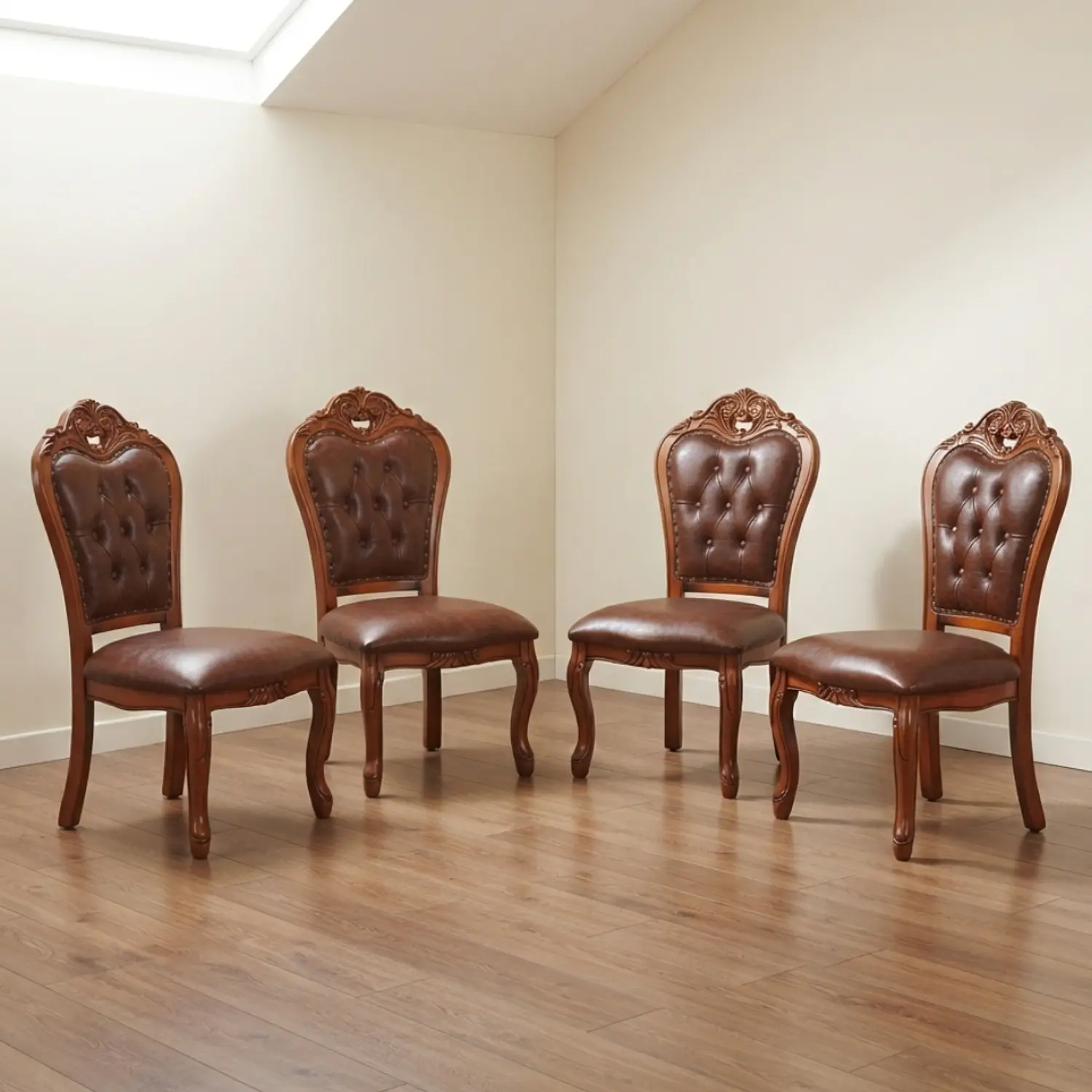 Set 4 Sillas de Comedor Clásicas Tapizadas en Cuero Sintético 1