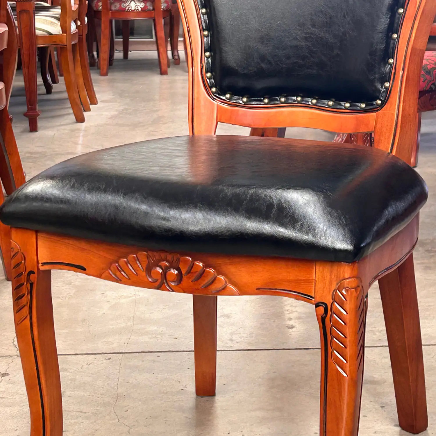 Silla de Comedor Berlín de Madera Americana y Ecocuero Negro 4