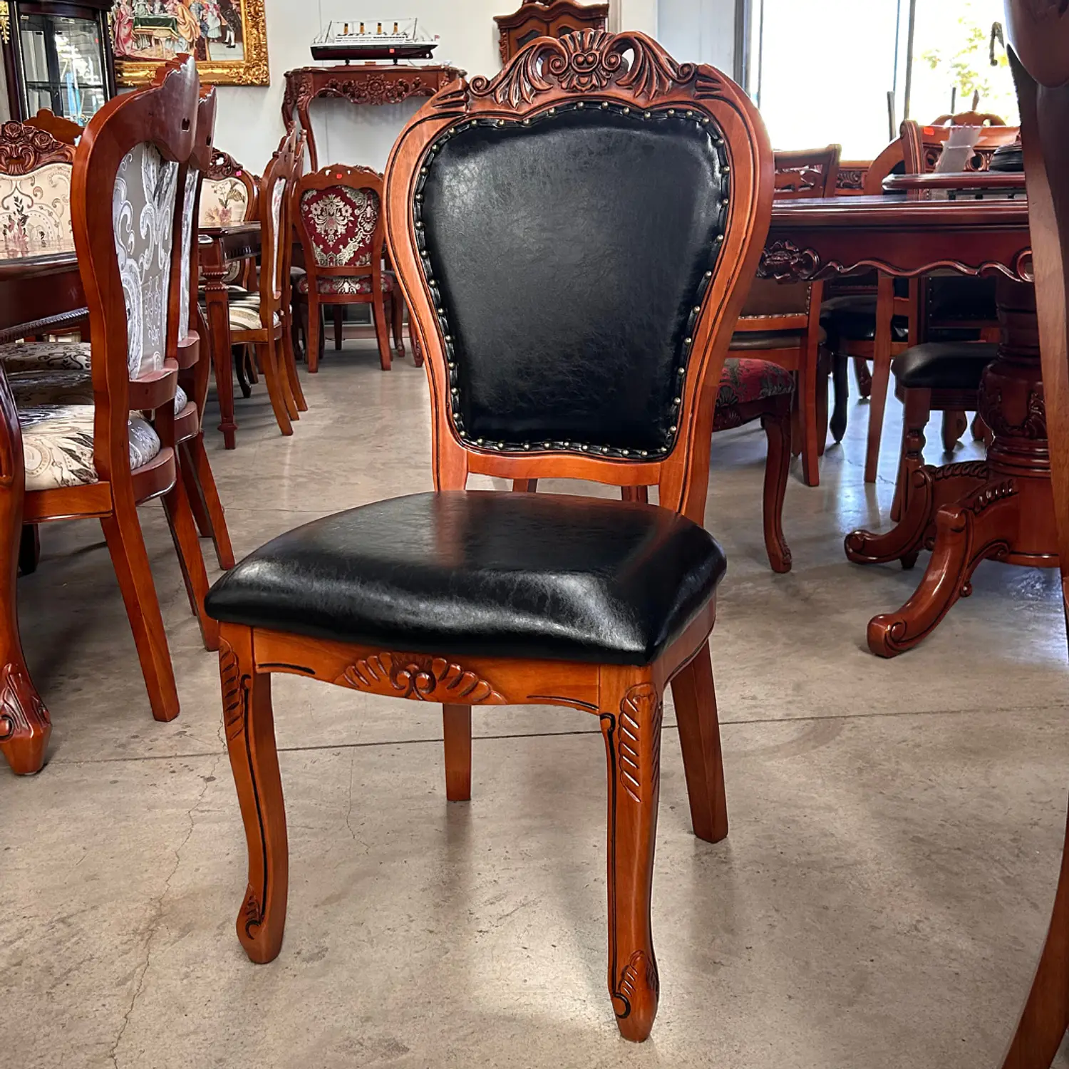 Silla de Comedor Berlín de Madera Americana y Ecocuero Negro 7
