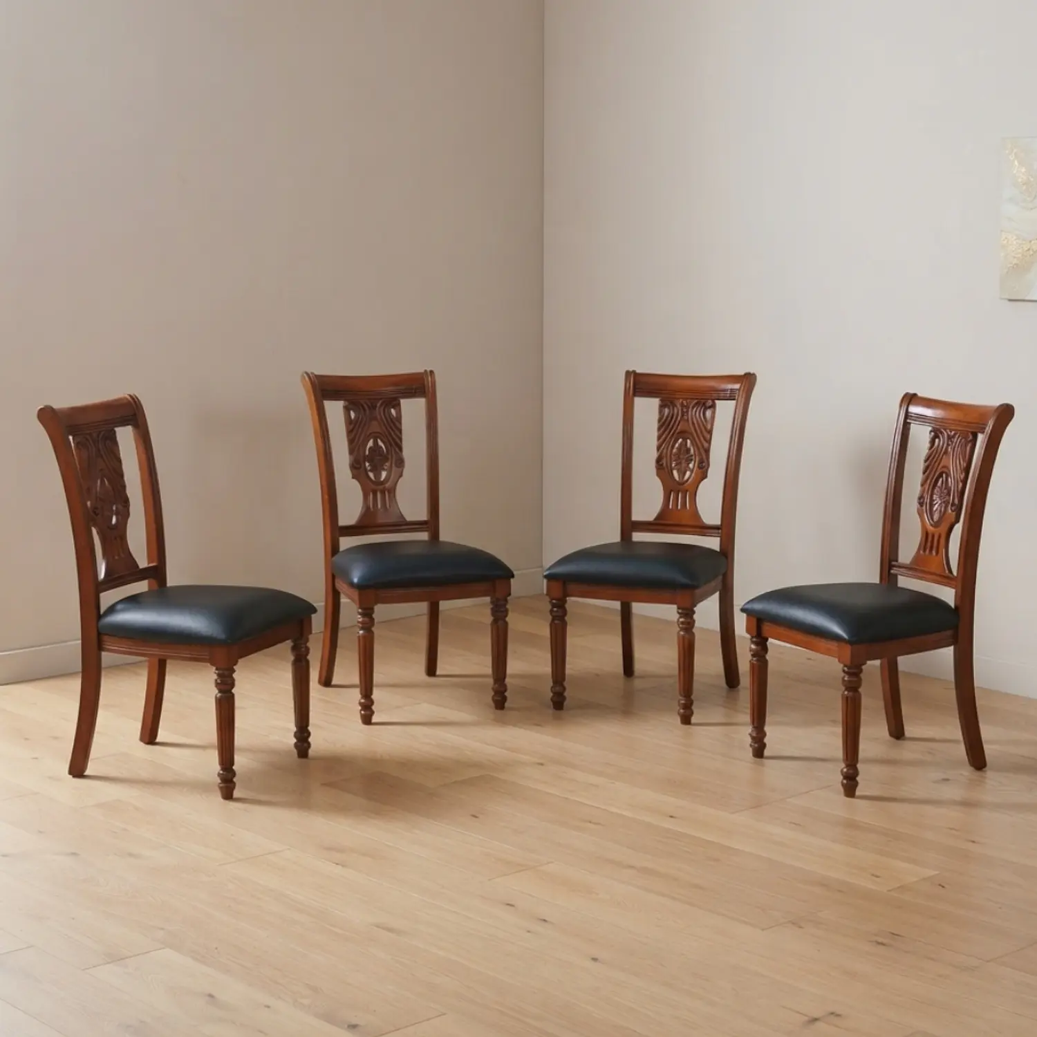 Set de 4 Sillas Clásicas Toledo de Madera Tallada y Ecocuero 1