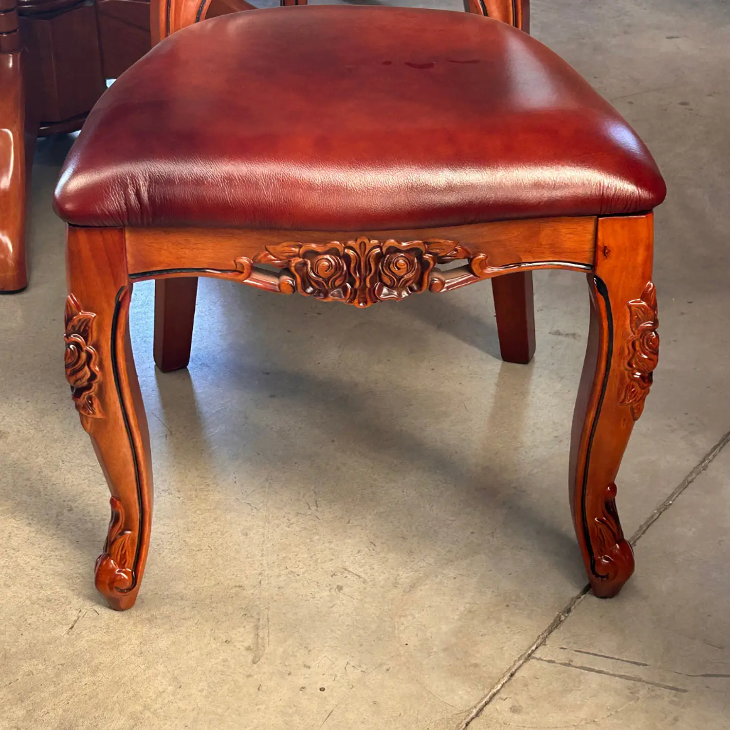 Silla de Comedor Praga de Madera Americana Cuero Capitoné 4