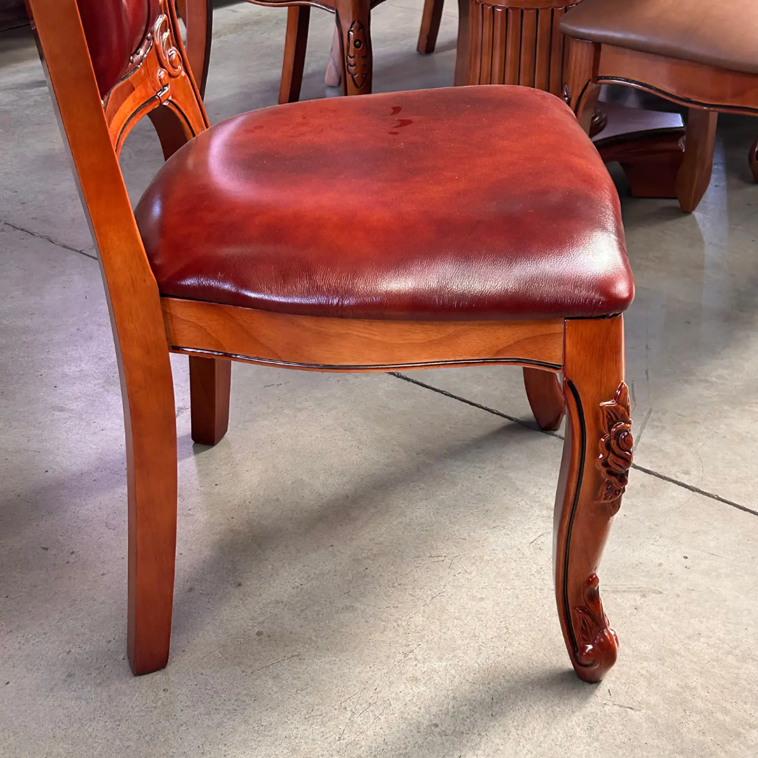 Silla de Comedor Praga de Madera Americana Cuero Capitoné 7