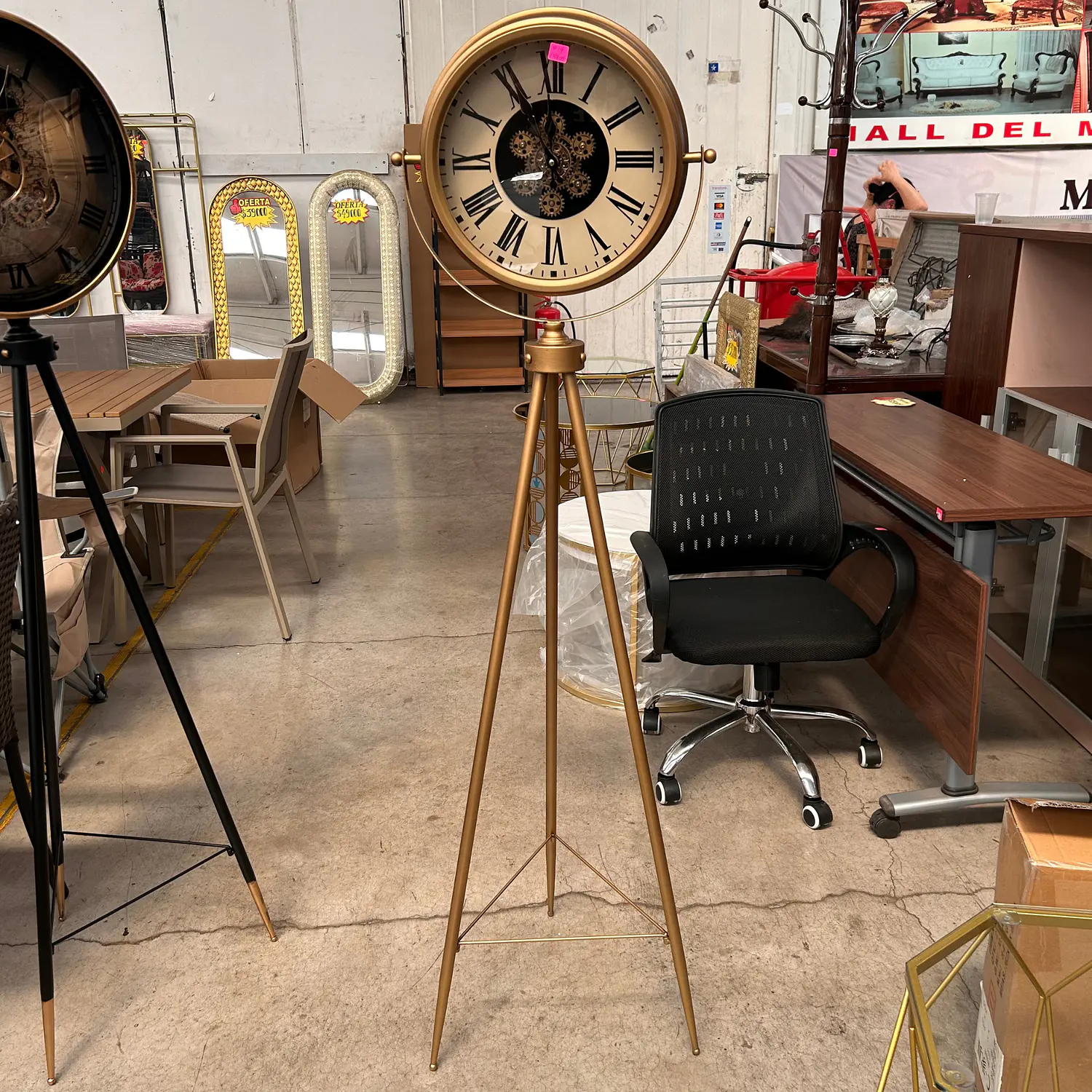 Reloj de Pie Dorado Vintage con Engranajes 4