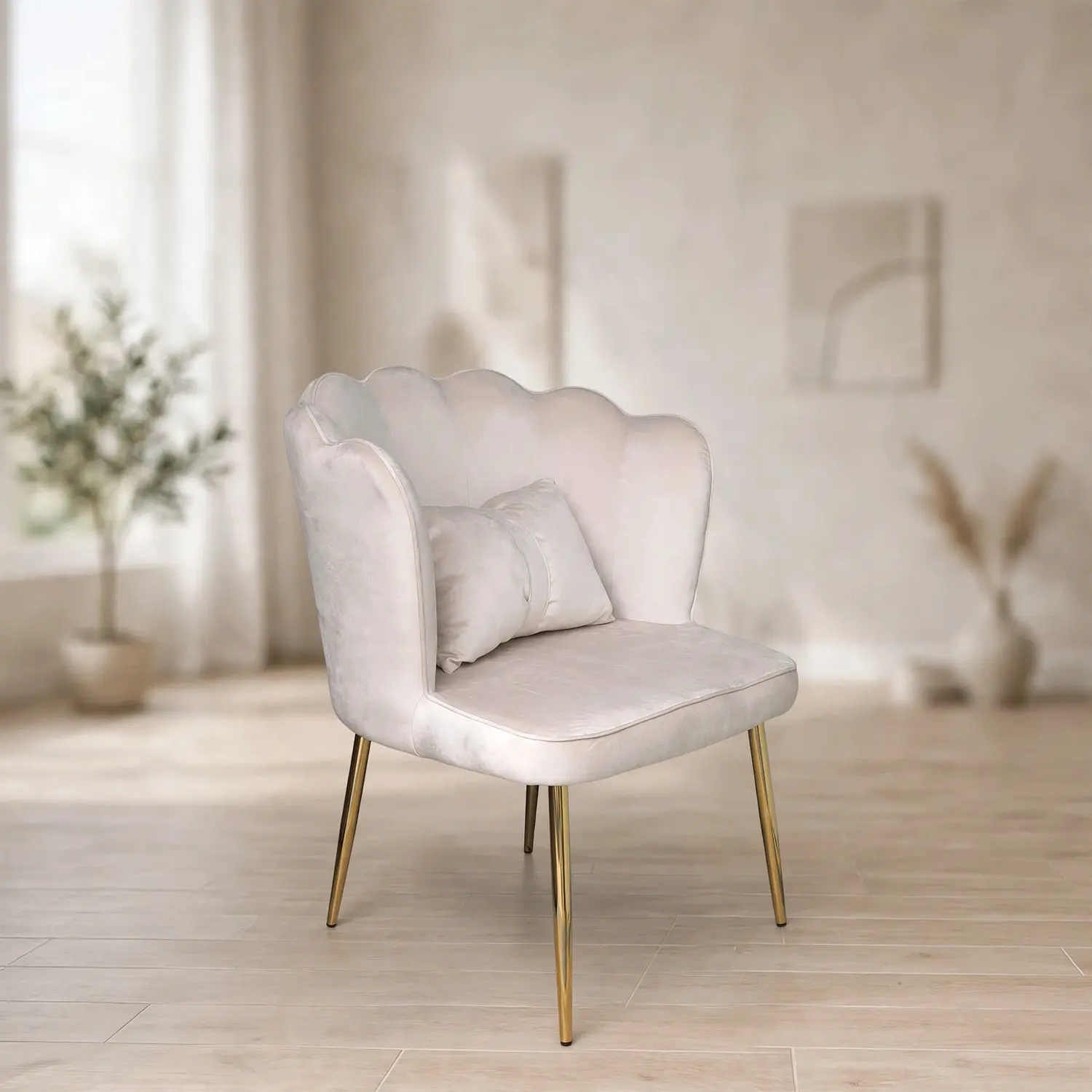 Sitial de Terciopelo Acolchado Color Beige con Patas Doradas Shell Élite Cream 1
