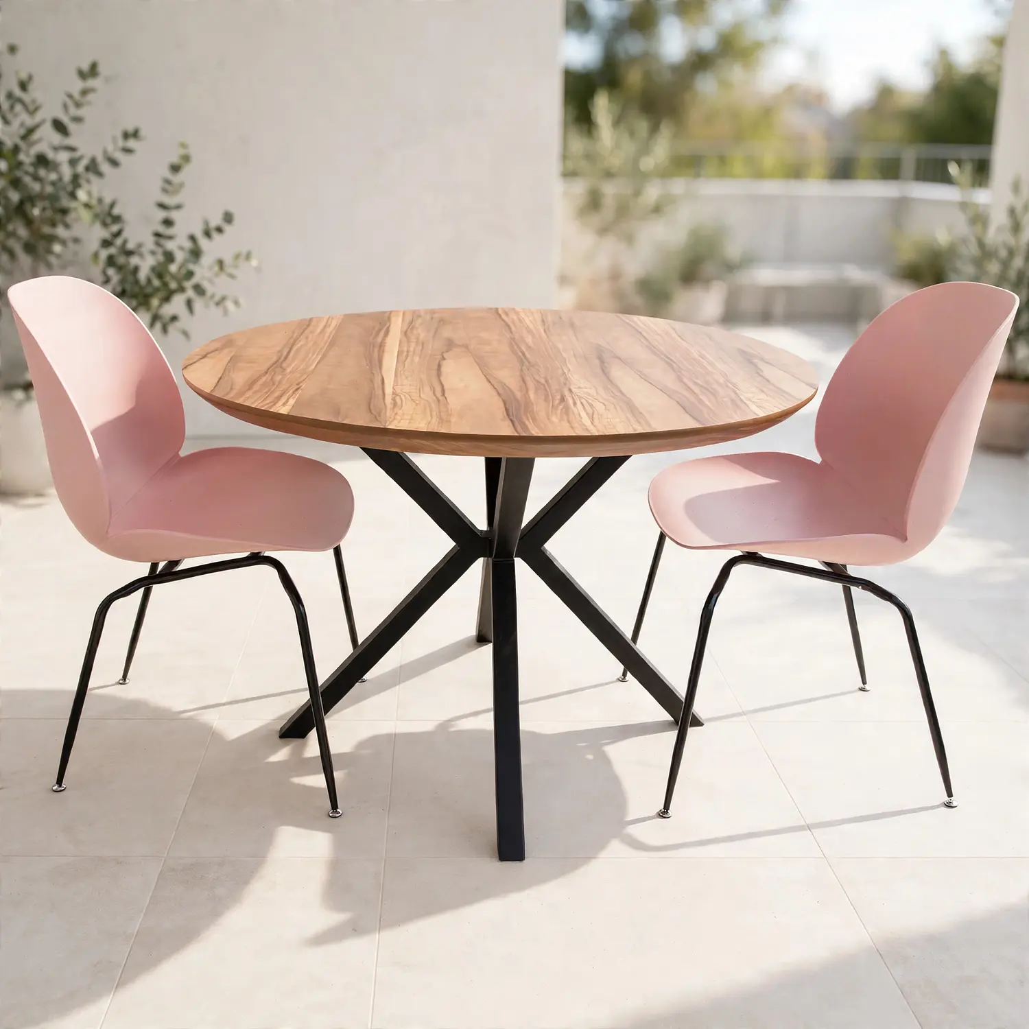 Set Mesa Rústica de Madera con 2 Sillas Beetle Patas Negras 8