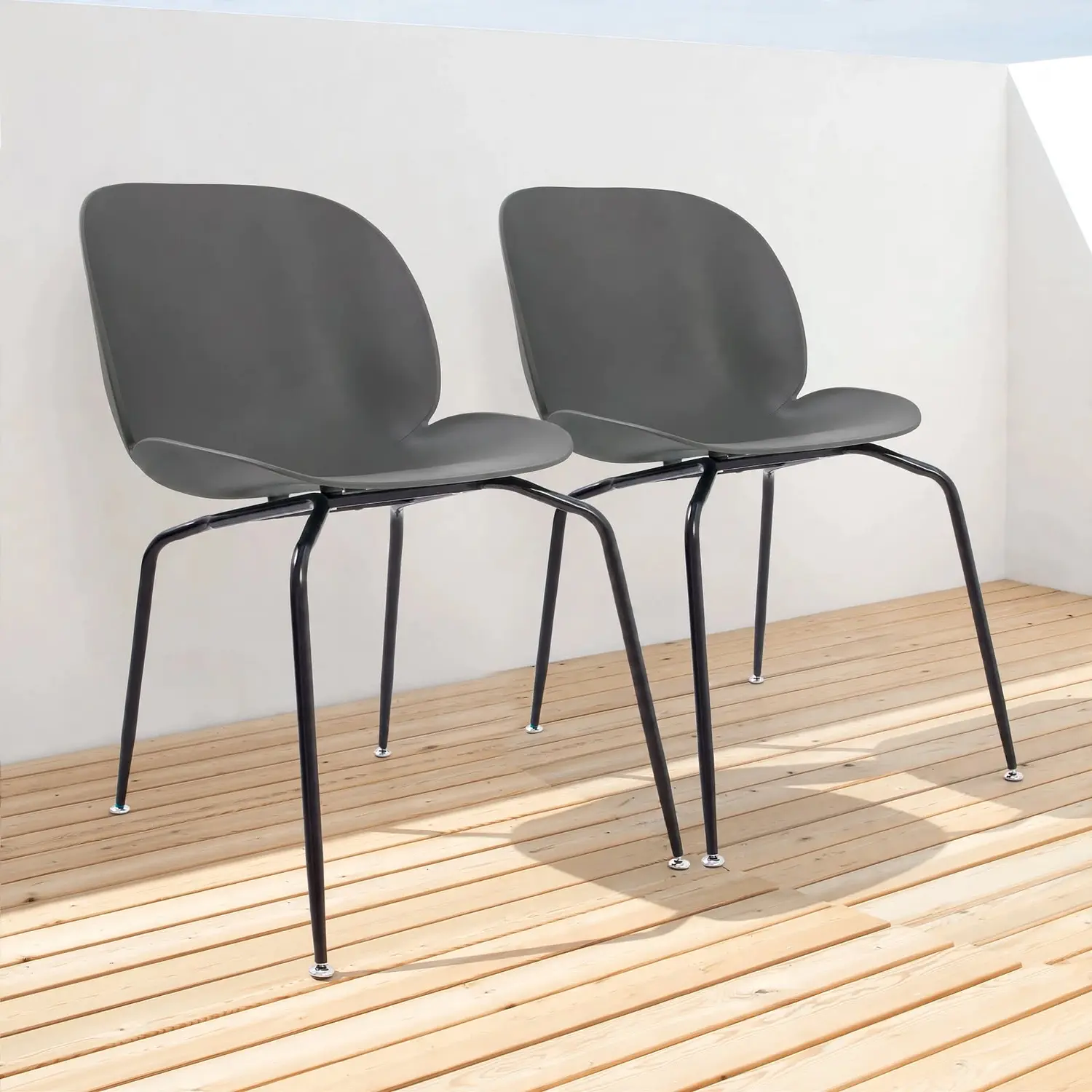Set 2 Sillas Beetle Gris con Patas Negras para Terraza 1