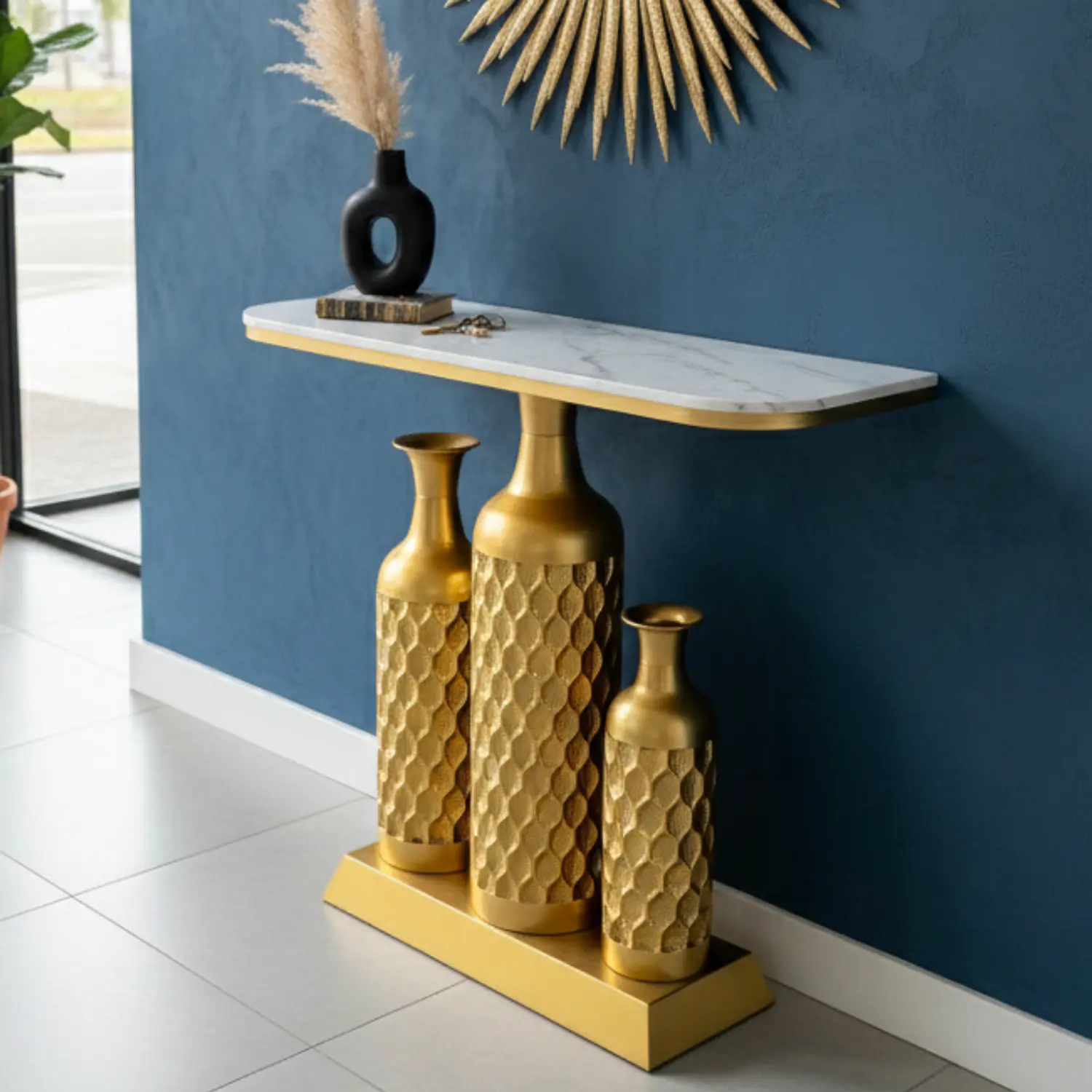Arrimo Moderno con 3 Jarrones Dorados Decorativos y Tapa Blanca 4