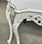 Mesa de Arrimo Clásica Tallada con Patas Curvas y Diseño Ornamental - Miniatura 12