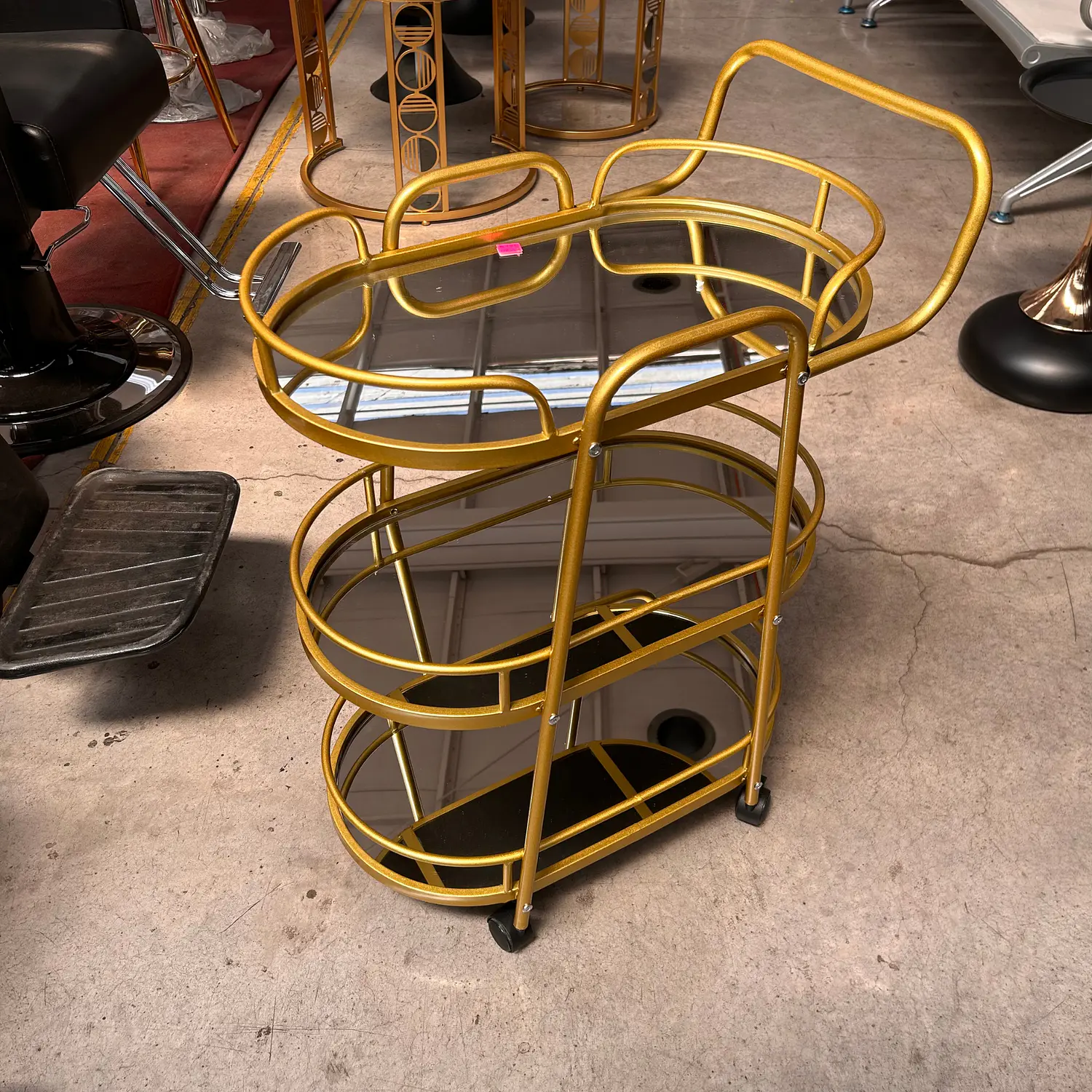 Carrito de Bar de 3 Pisos con Acabado Dorado 5