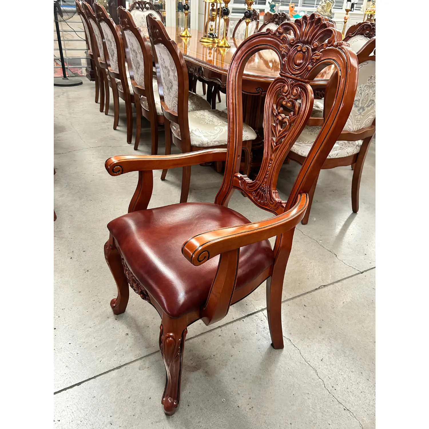 Set de 2 Sitiales de Comedor Clásico Victoria de Madera con Brazos Tapizado 8