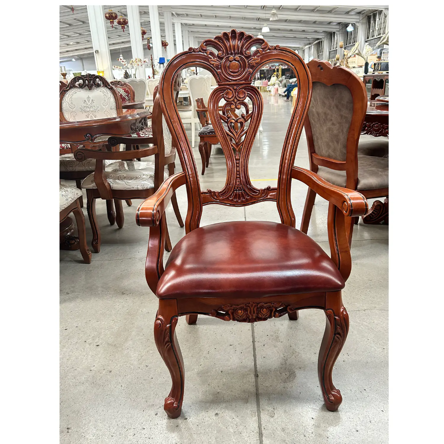 Set de 2 Sitiales de Comedor Clásico Victoria de Madera con Brazos Tapizado 7