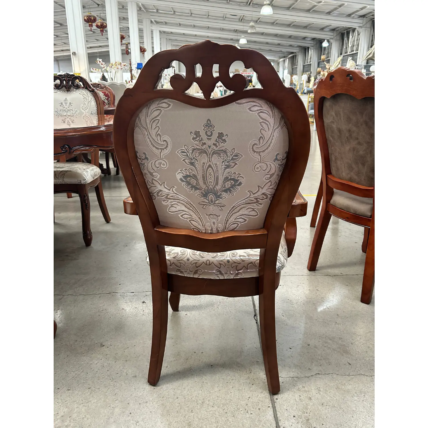 Set de 2 Sitiales de Comedor de Madera Bellini Color Caoba con Tapiz Decorado 8