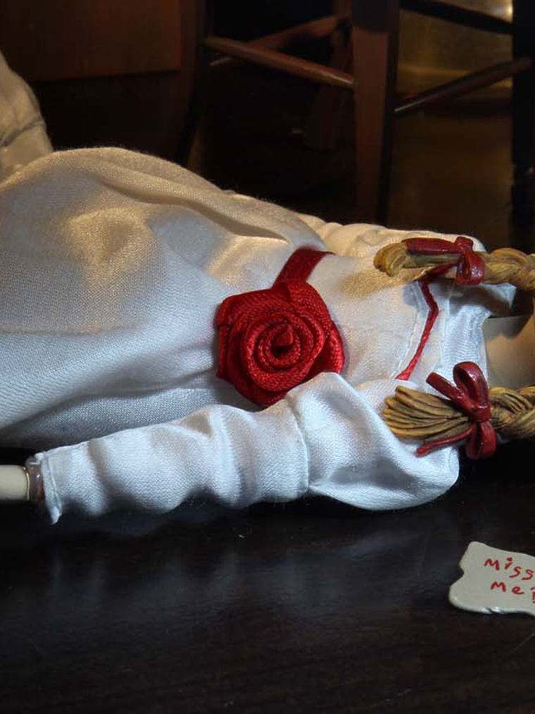 Annabelle  comes home Neca 5