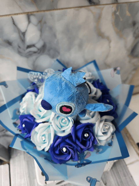 🌺 Arreglo "Amor Travieso" (Stitch & Rosas Eternas) 💙