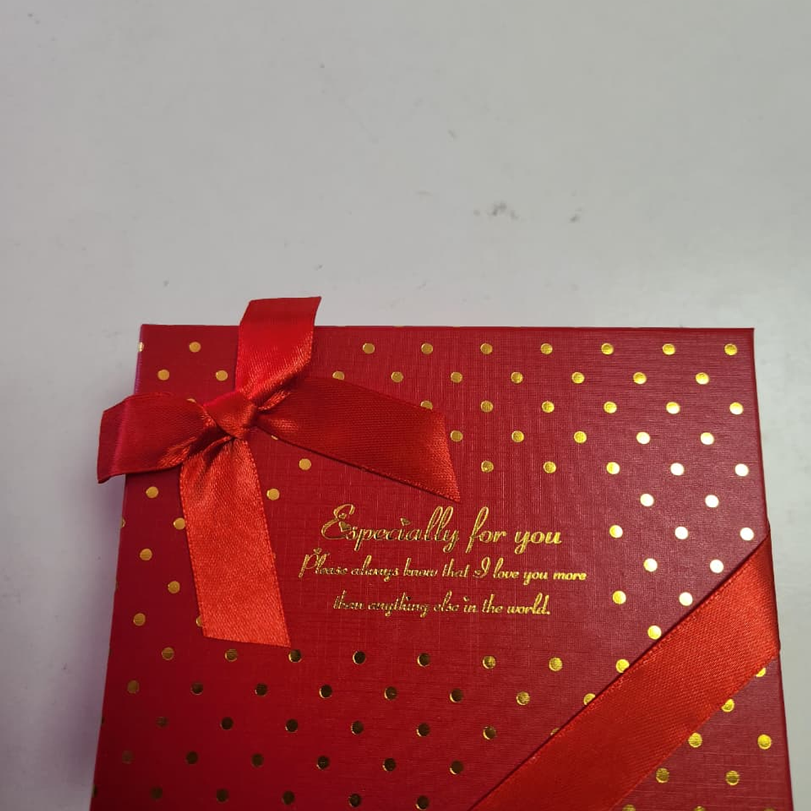 Caja de rosas cinta santin 1