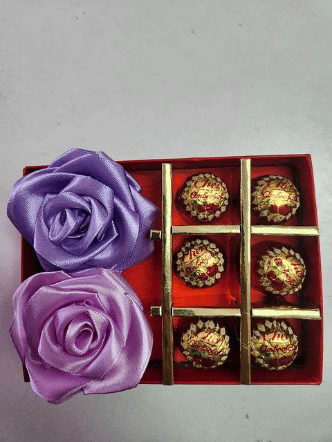 Caja de rosas cinta santin