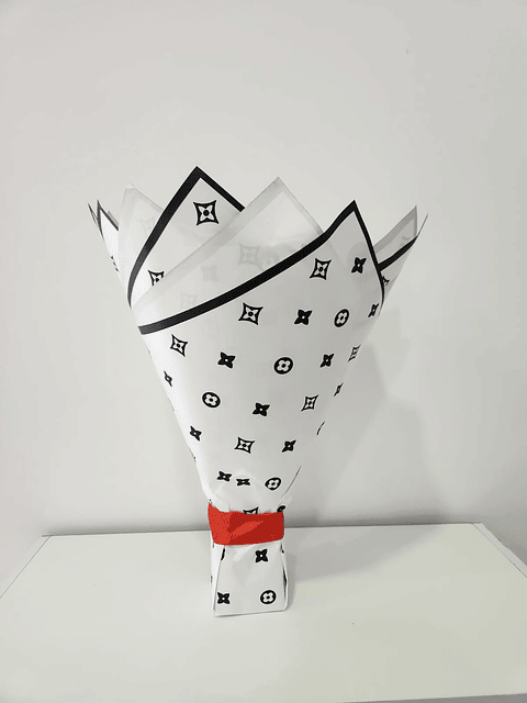 Arreglo de 50 rosas eternas