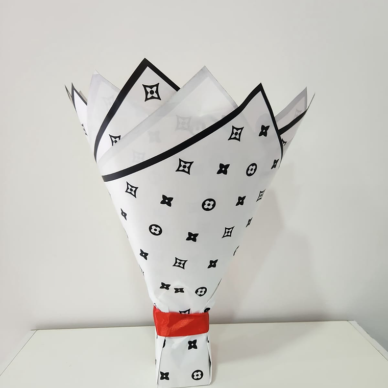 Arreglo de 50 rosas eternas 2