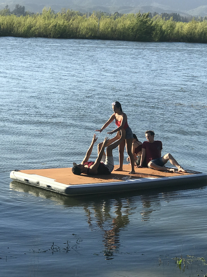 Plataforma inflable flotante