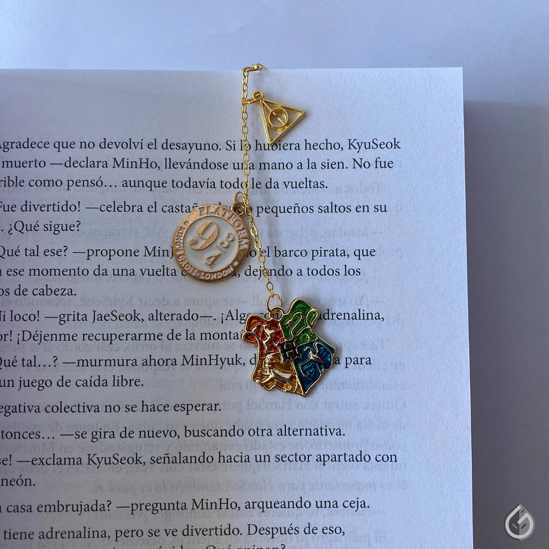 Marca Páginas Pluma Dorada - Mundo Mágico 3