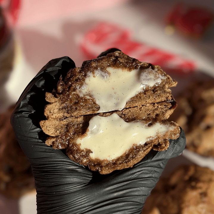 Cookie Cinnamon Roll – Edición Navideña (Entrega desde el 8 de diciembre) 1