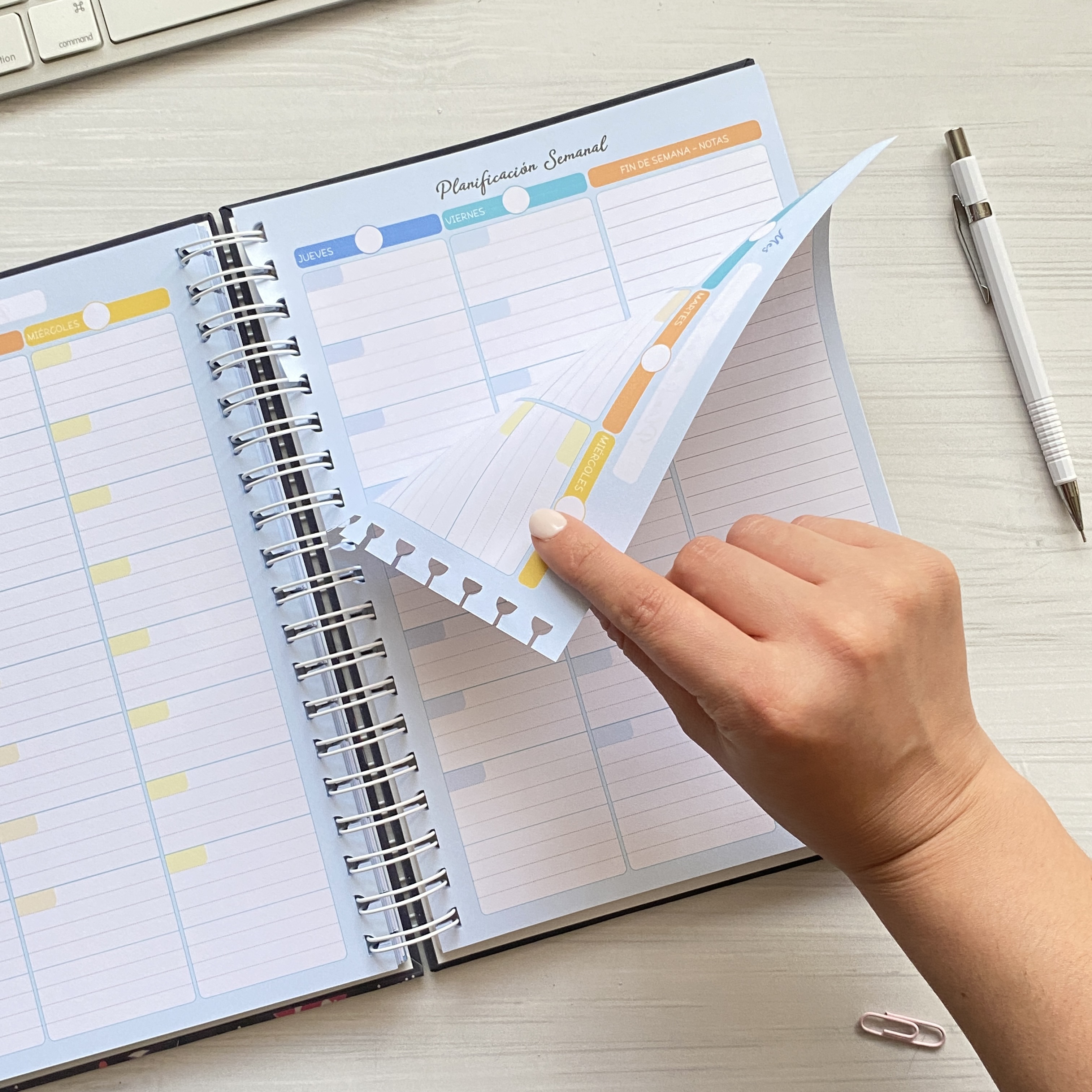 Agenda Docente 2027 en Español / color Wild / Hojas Removibles + Regalos Preventa