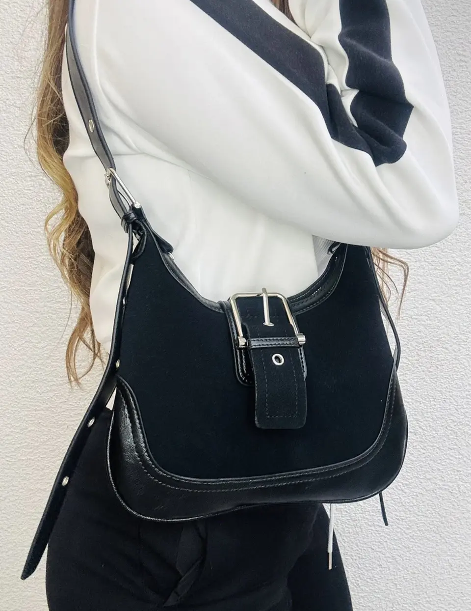 CARTERAS ESTILO ECOCUERO LOTE 6 UNIDADES  2