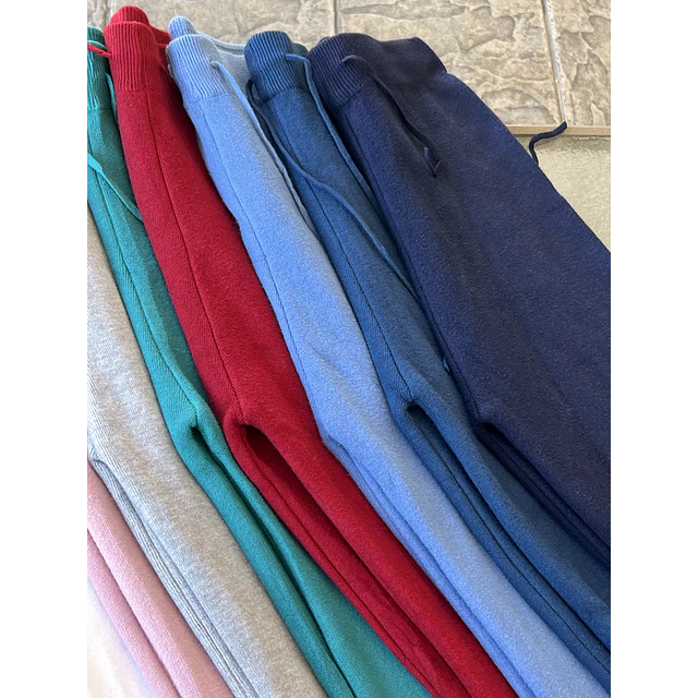 Pantalón térmico colores.