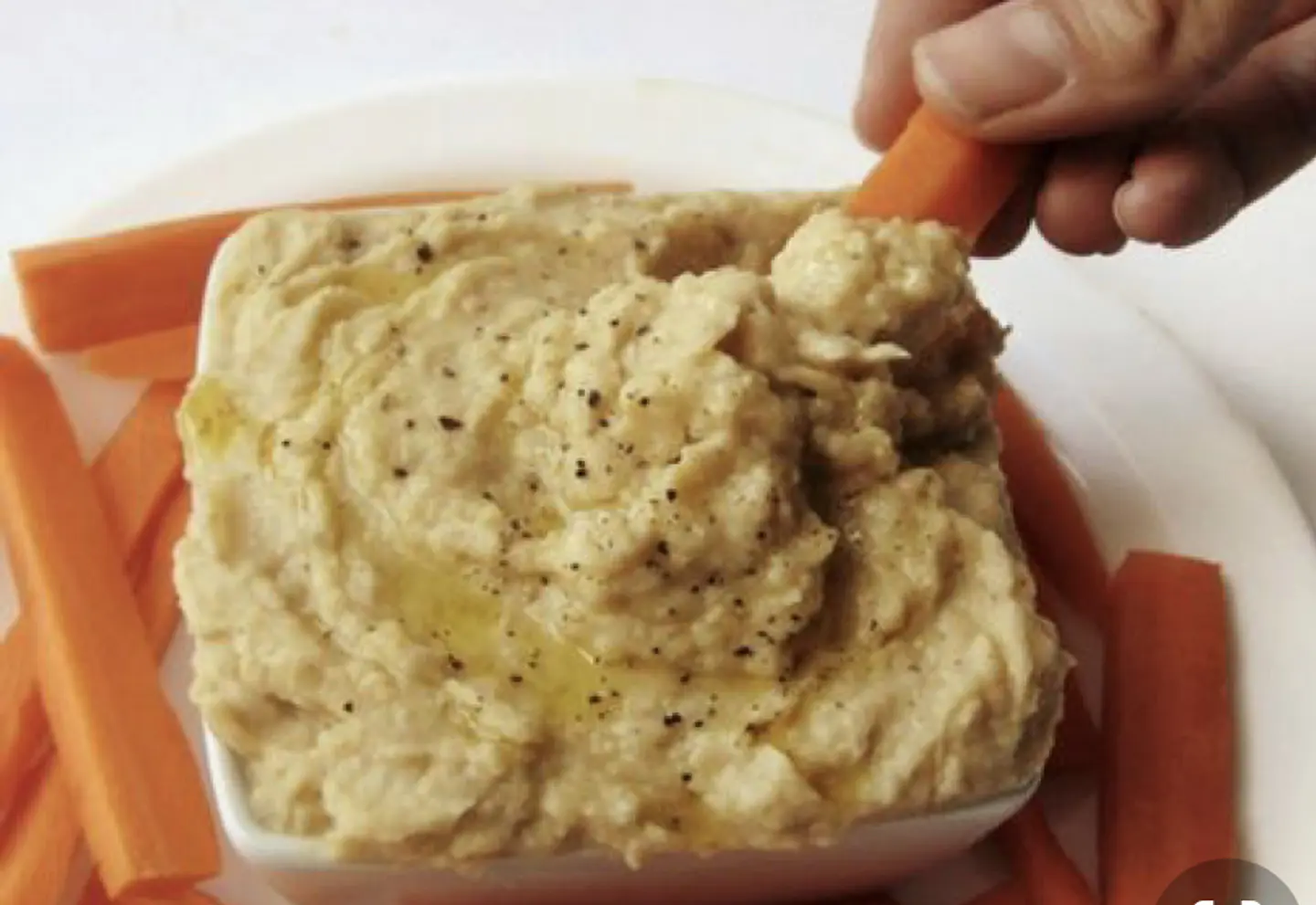 Hummus de garbanzo con cebolla caramelizada  1