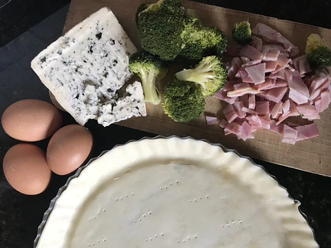 Quiche de Brócoli Queso azul, Tocino
