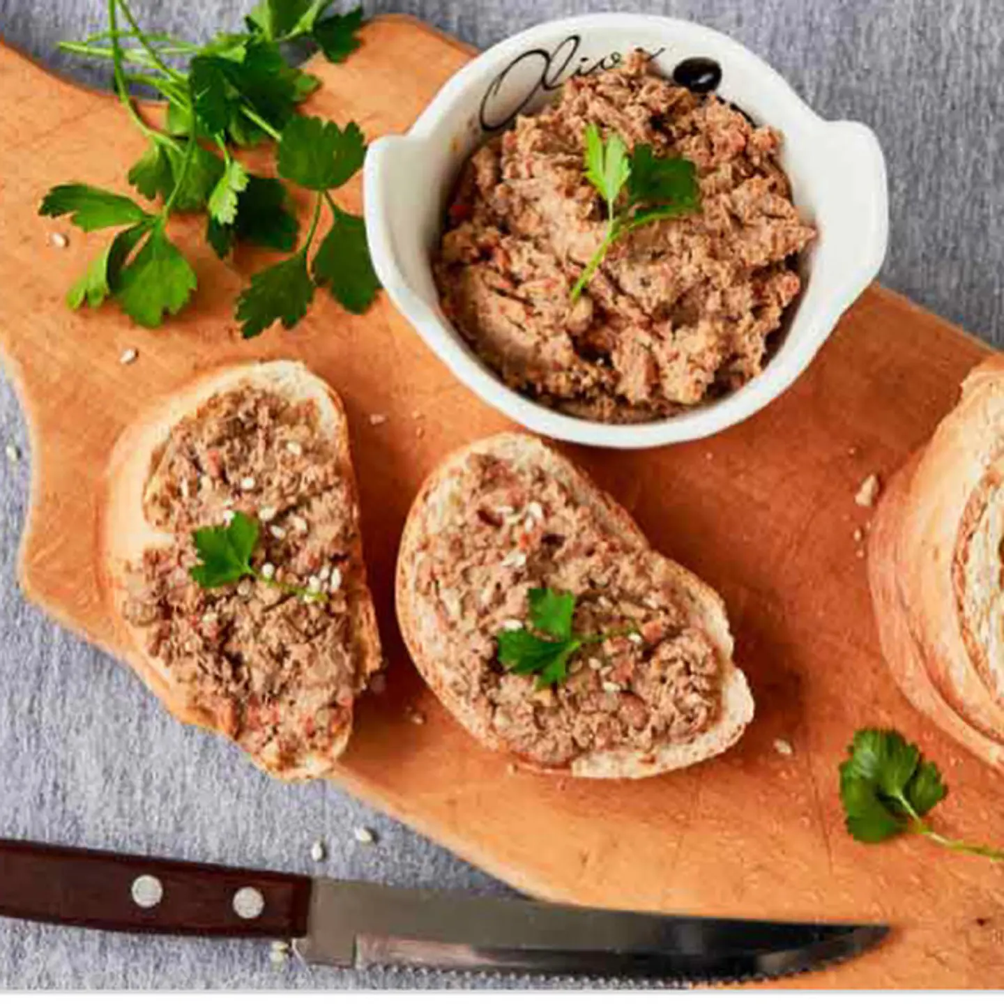 Paté ave con nueces y cebolla caramelizada  1
