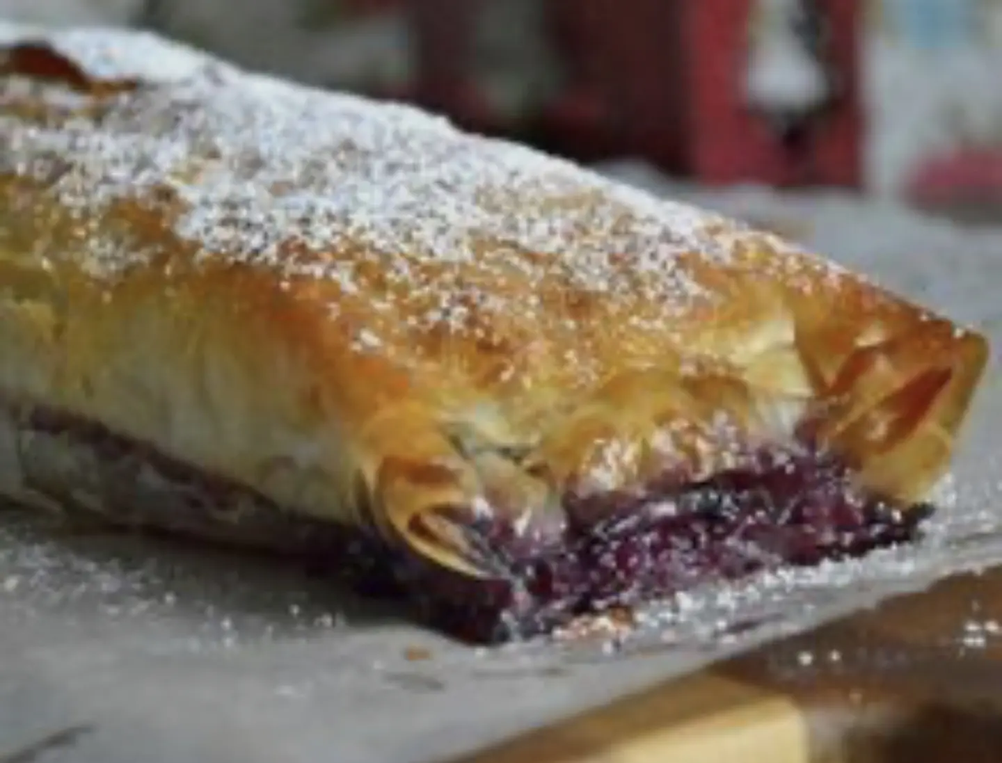 ROLLS DE MASA PHILO RELLENO CON QUESO BREI CHUTNEY DE CEBOLLA Y JAMON SERRANO 1