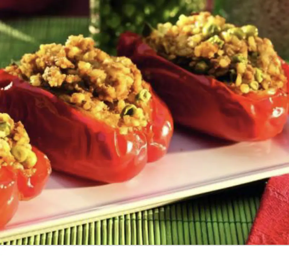 Pimentones relleno con pastelera y cebolla caramelizada  1