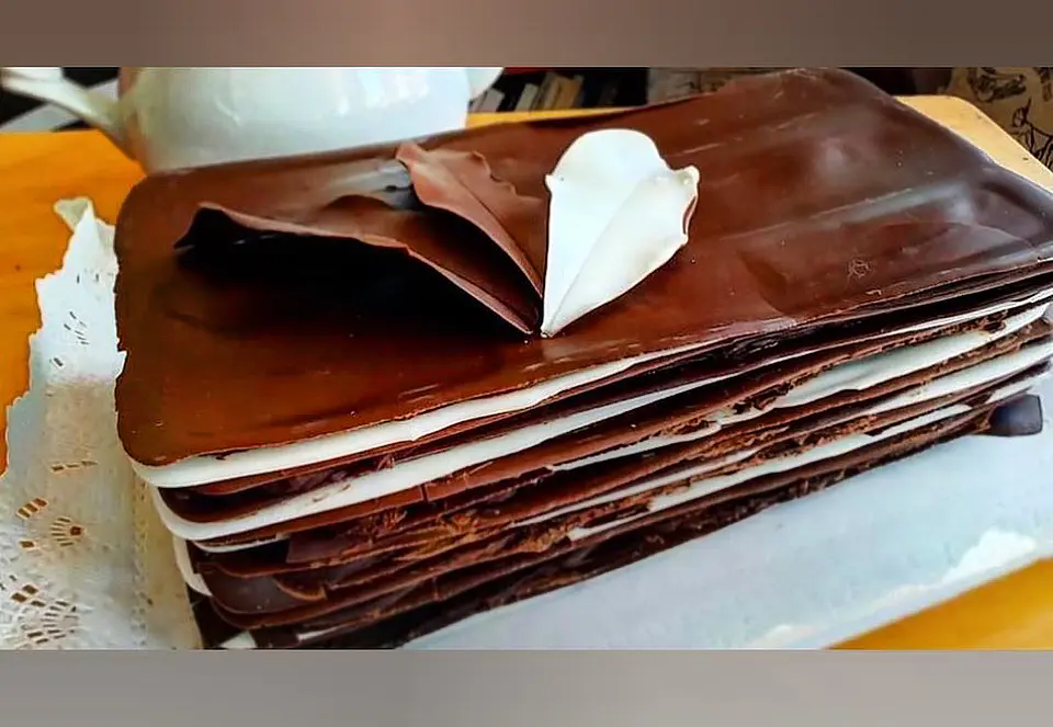 TORTA DE LÁMINAS DE CHOCOLATE  1