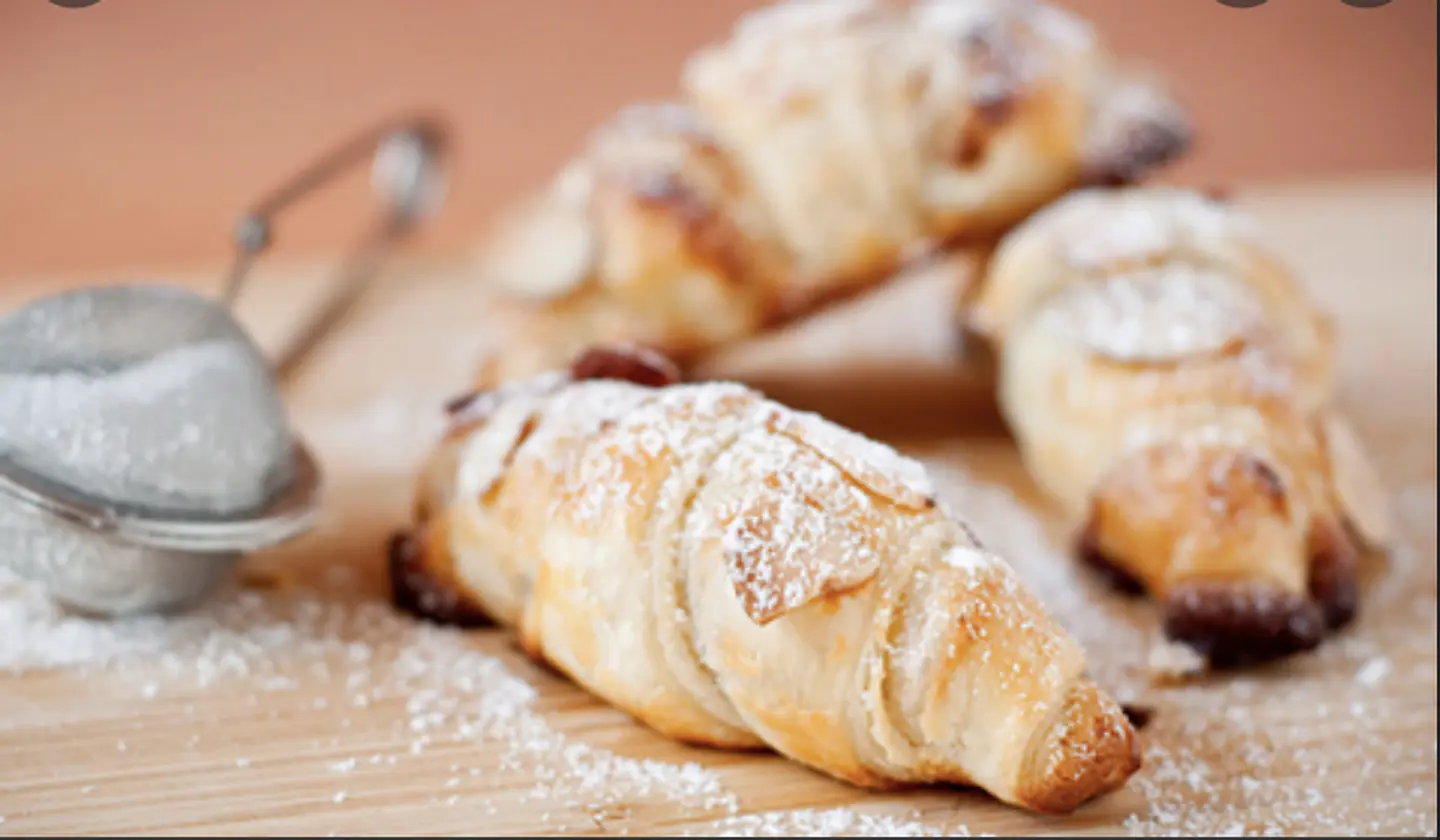 Croissant rellenos  con Dulce de leche  1
