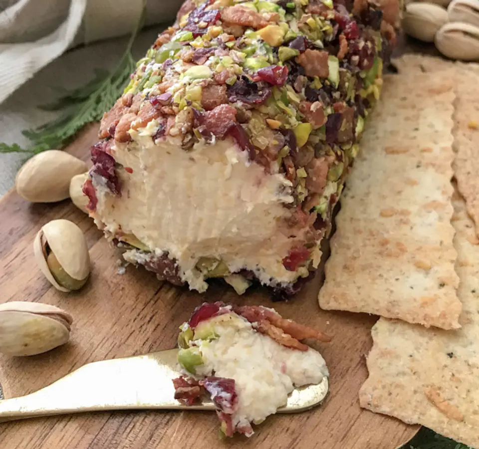 ROLLO DE QUESO PHILADELPHIA CON TOCINO Y FRUTOS SECOS 1