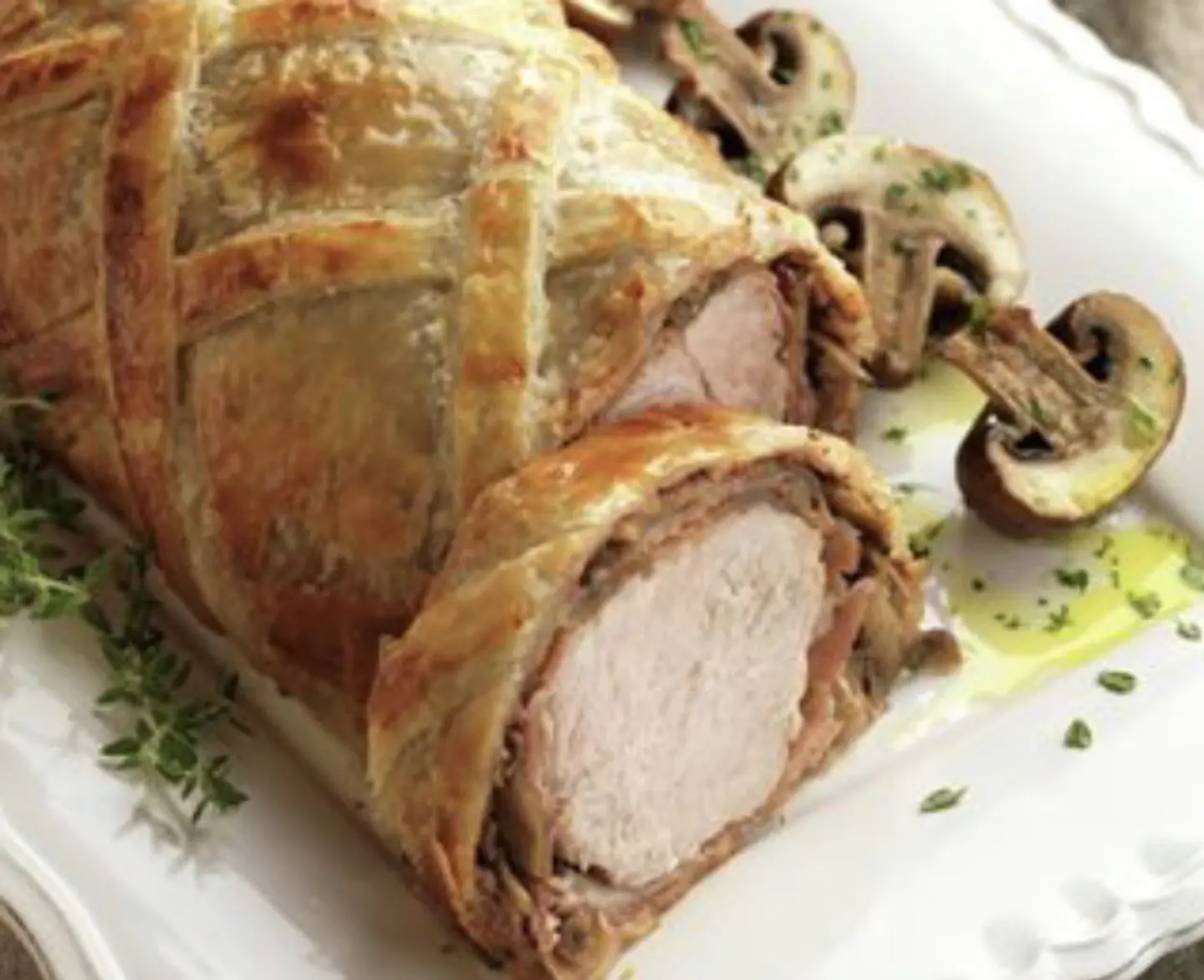 WELLINGTON DE SOLOMILLO DE CERDO CON JAMÓN SERRANO Y CHAMPIGNON  1