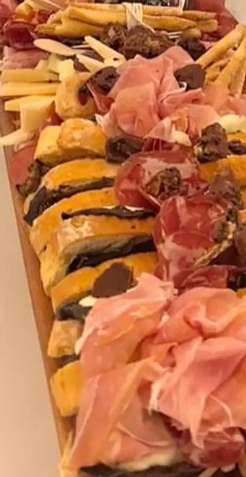 TABLA IBÉRICA CHARCUTERÍA Y QUESOS 6-8 personas